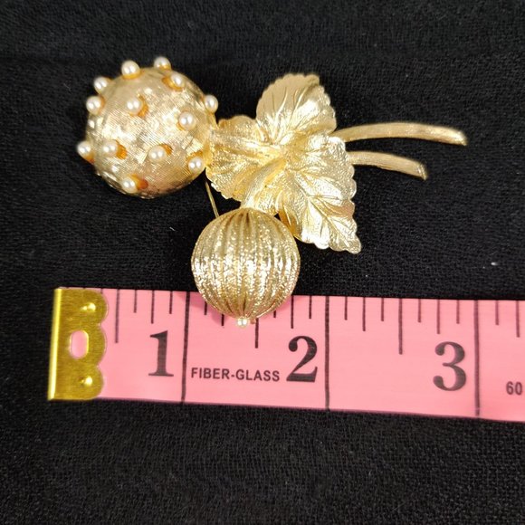 Vintage Leaf Flower Faux Pearl stripe floral Brooch Gold Tone Preppy Elegant - Picture 6 of 7